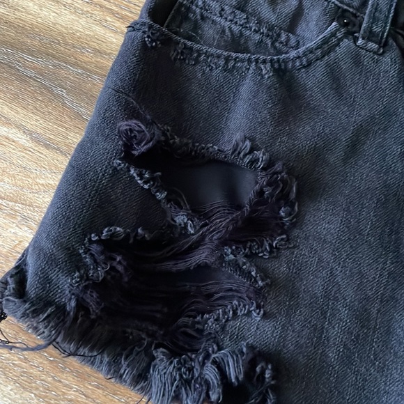 Abercrombie & Fitch High Rise Shorts Distressed - Picture 2 of 12